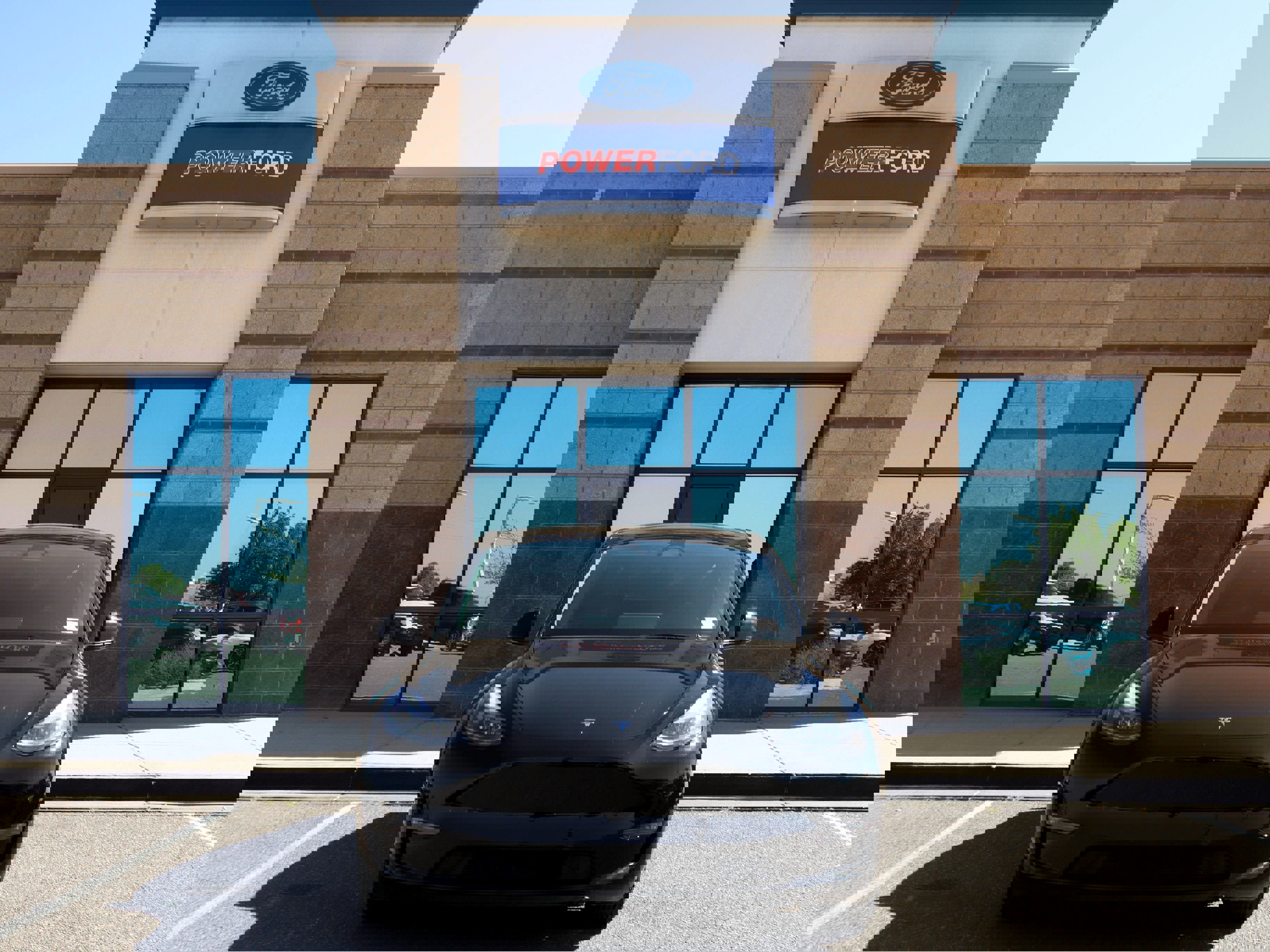 Used 2025 Tesla Model Y Performance image 3