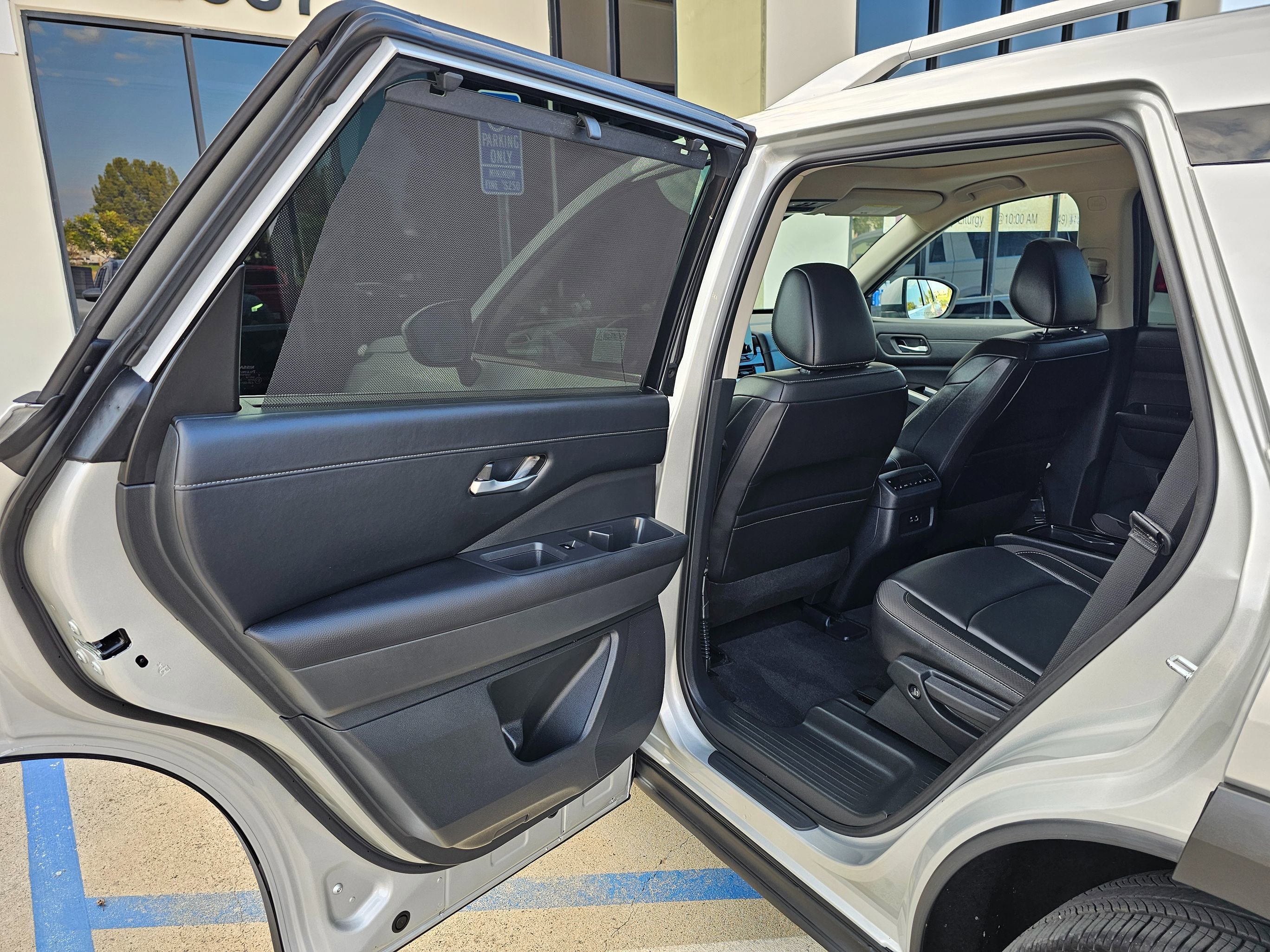 Used 2025 Nissan Pathfinder SL w/ SL Premium Package image 19