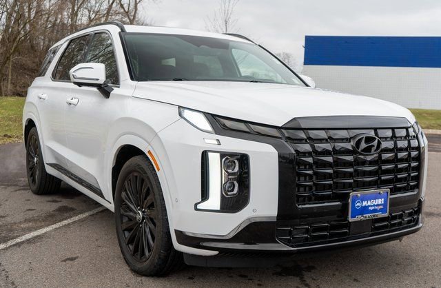 Used 2024 Hyundai Palisade Calligraphy image 4