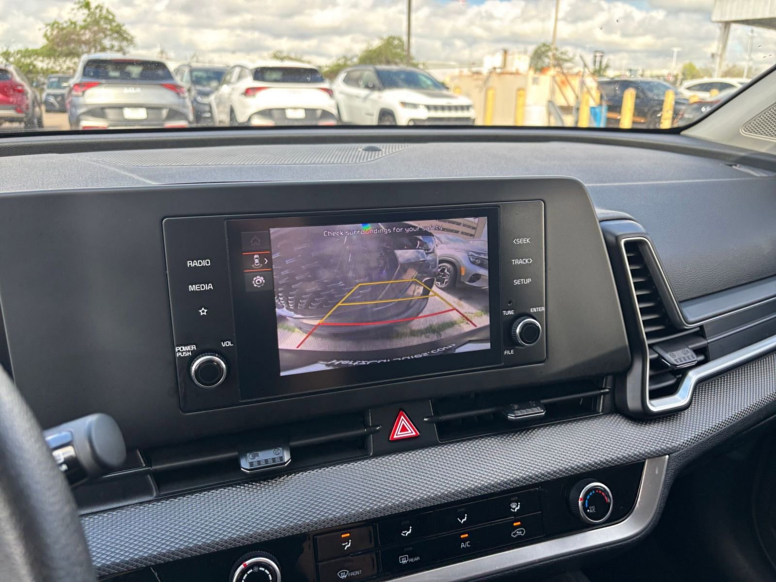 Used 2025 Kia Sportage LX FWD image 23