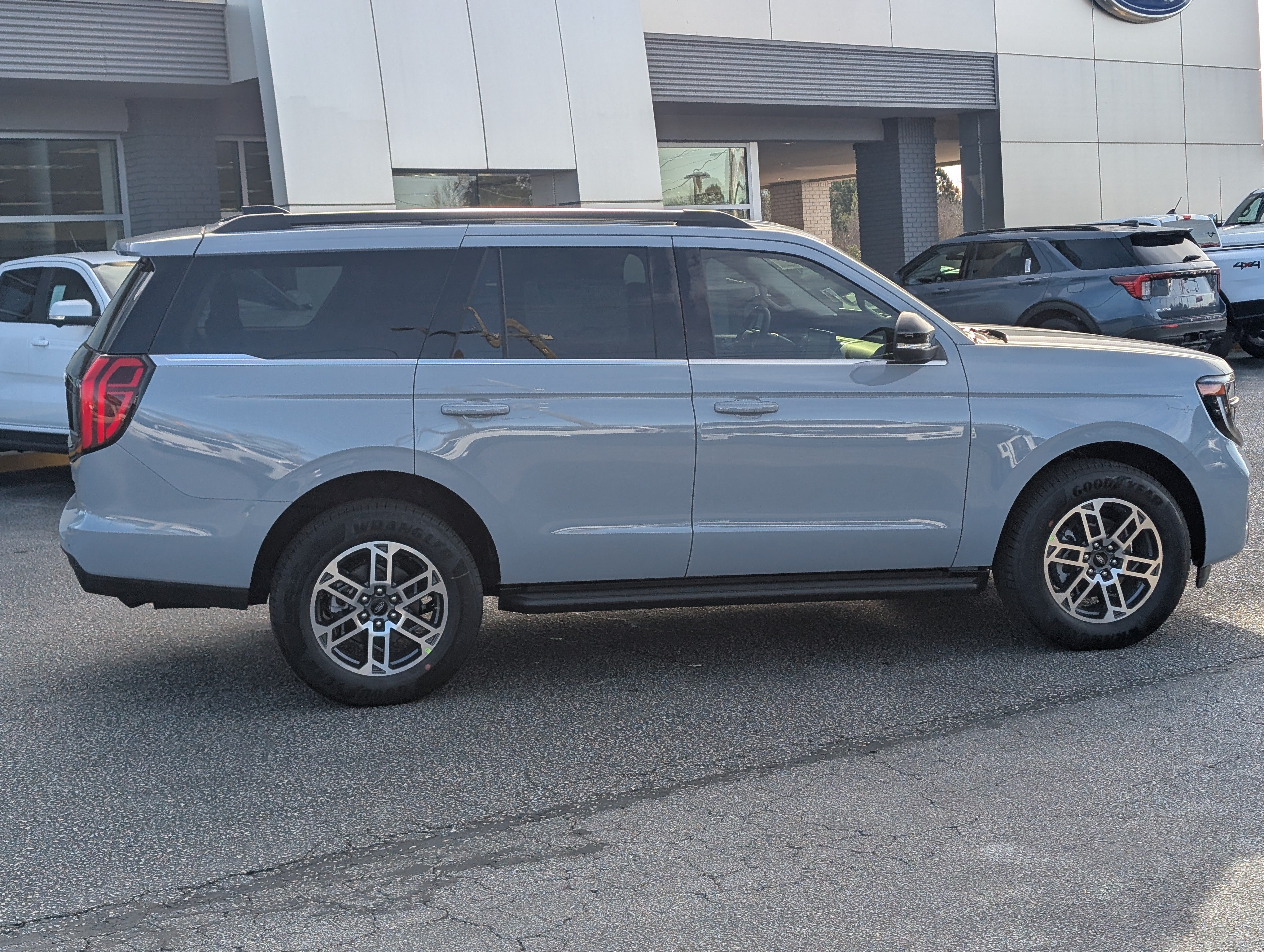 New 2026 Ford Expedition Active RWD image 8