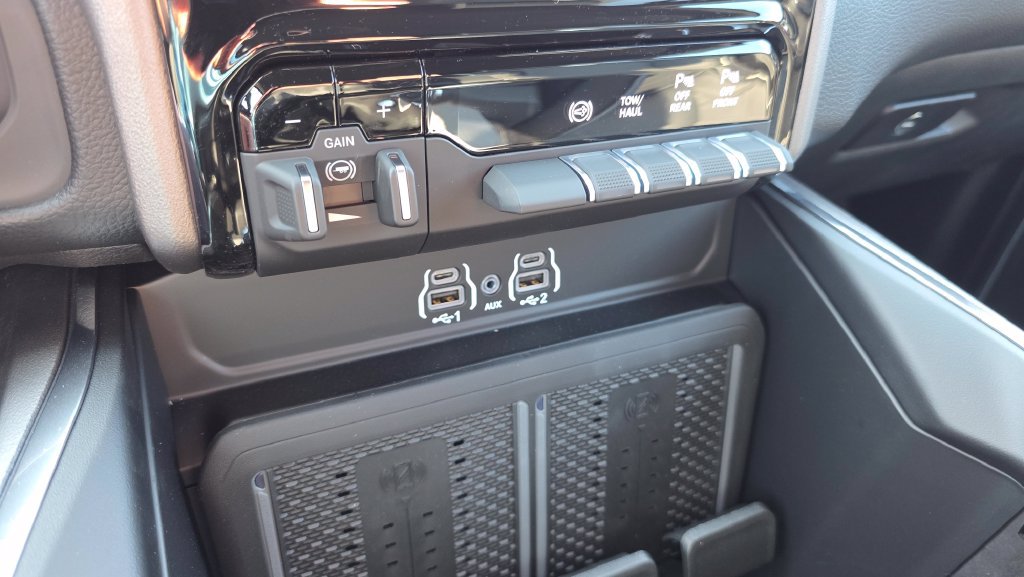 New 2026 RAM 3500 Laramie w/ Night Edition AWD/4WD image 42