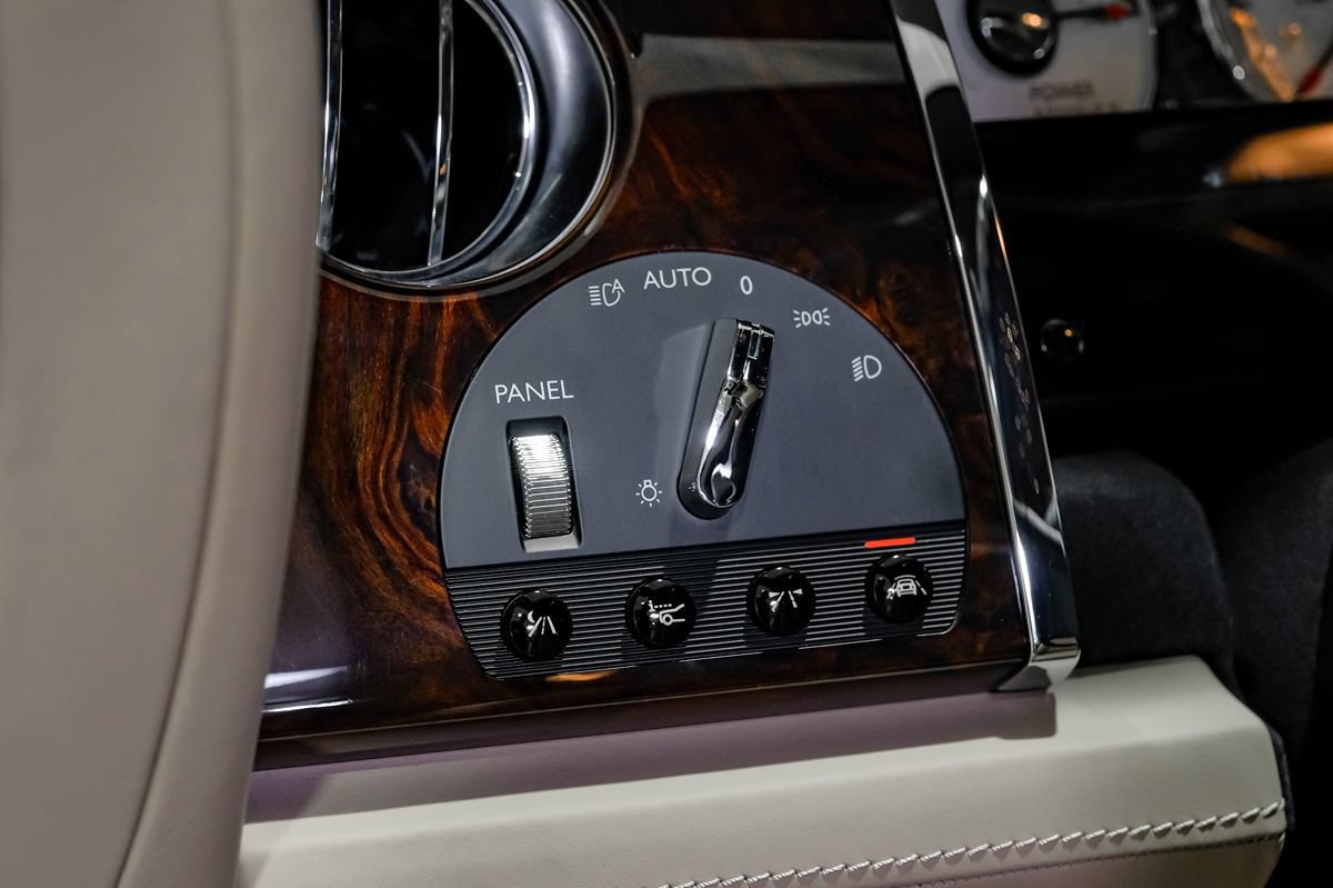 Used 2016 Rolls-Royce Wraith RWD image 14
