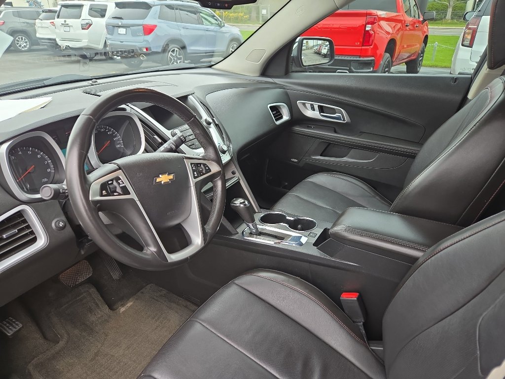 Used 2017 Chevrolet Equinox Premier w/ Enhanced Convenience Package AWD/4WD image 12