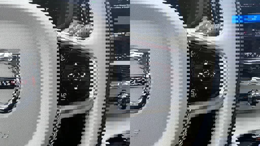 Used 2025 Volvo XC60 T8 Ultra w/ Protection Package Premier AWD/4WD image 20