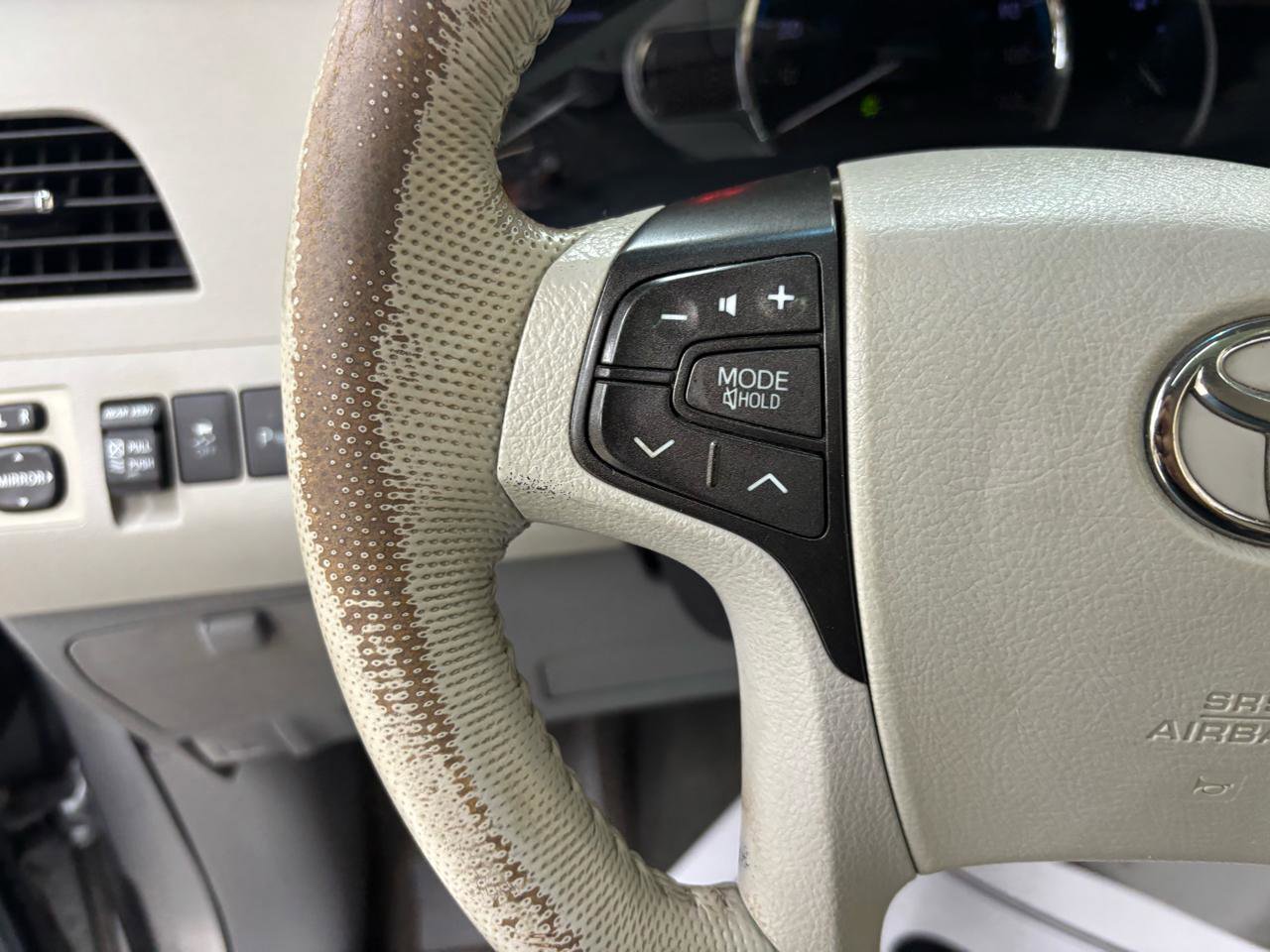 Used 2012 Toyota Sienna XLE w/ XLE Navigation Pkg FWD image 31
