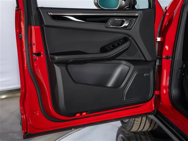 Certified 2025 Porsche Macan Turbo image 27