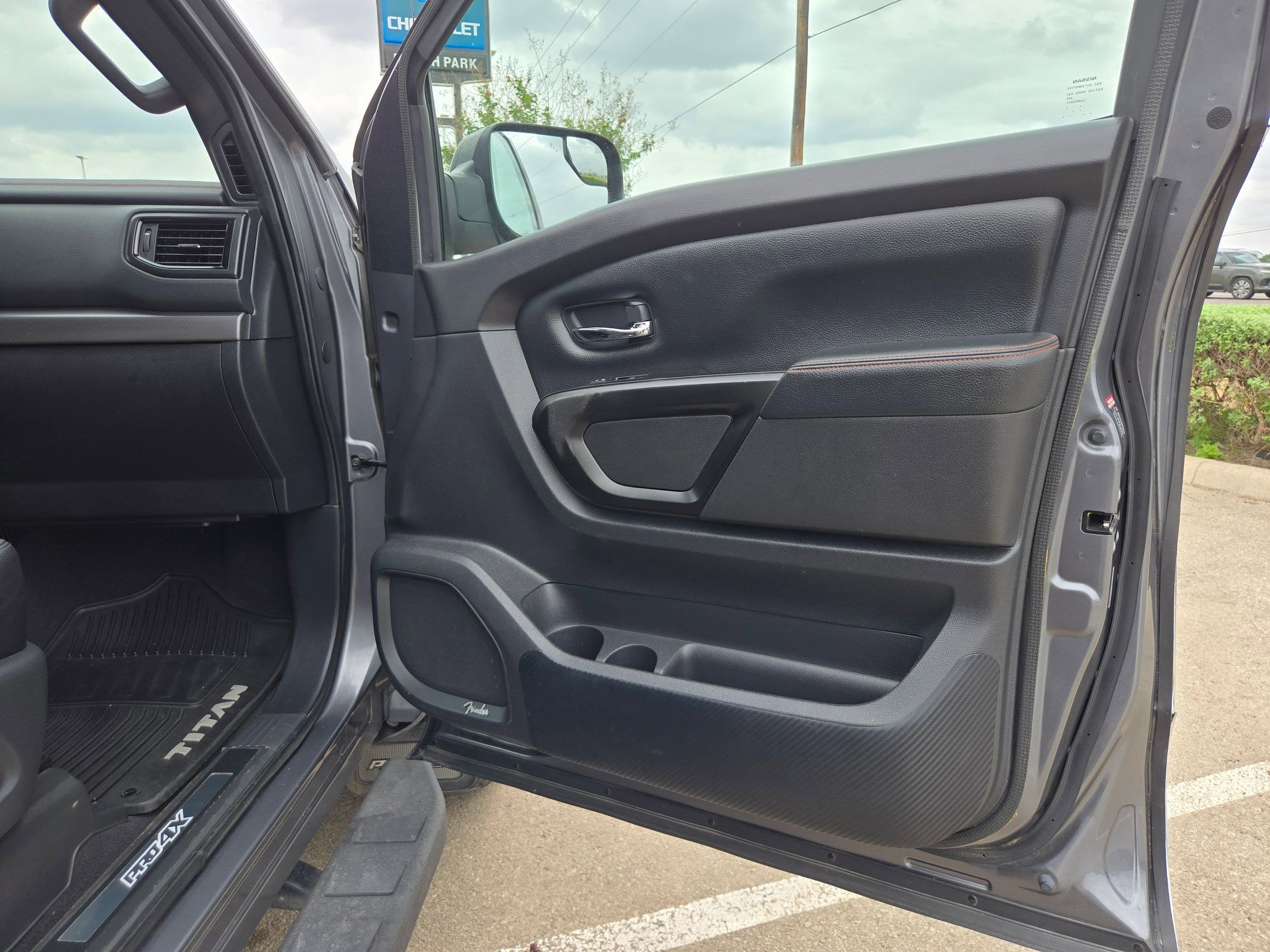 Used 2021 Nissan Titan PRO-4X w/ Pro-4x Convenience Package image 22