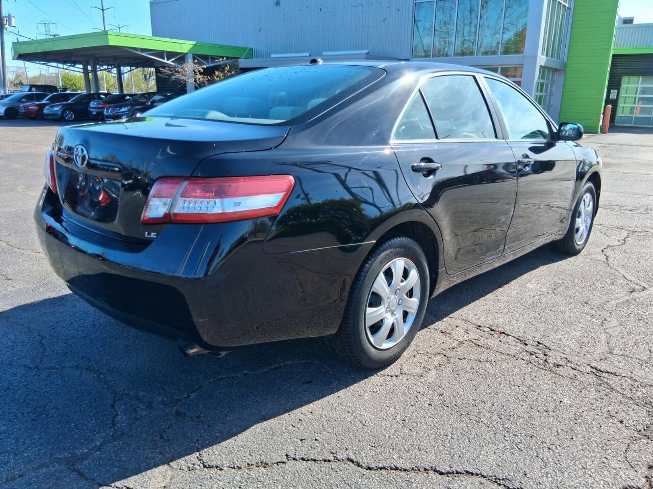 Used 2011 Toyota Camry LE FWD image 5