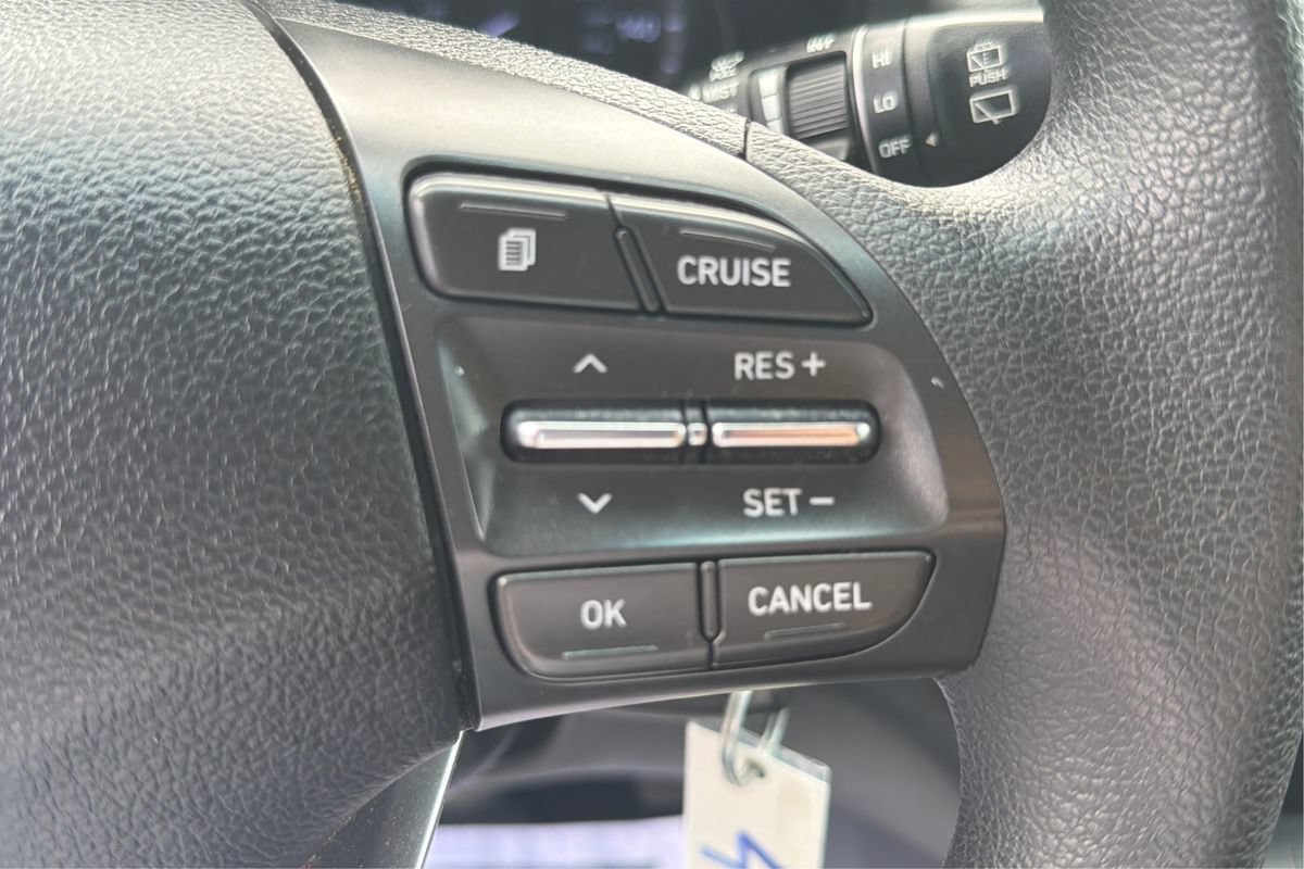 Used 2018 Hyundai Elantra GT FWD image 30