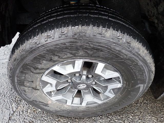 Used 2017 Toyota Tacoma TRD Off-Road w/ Premium & Technology Package image 9