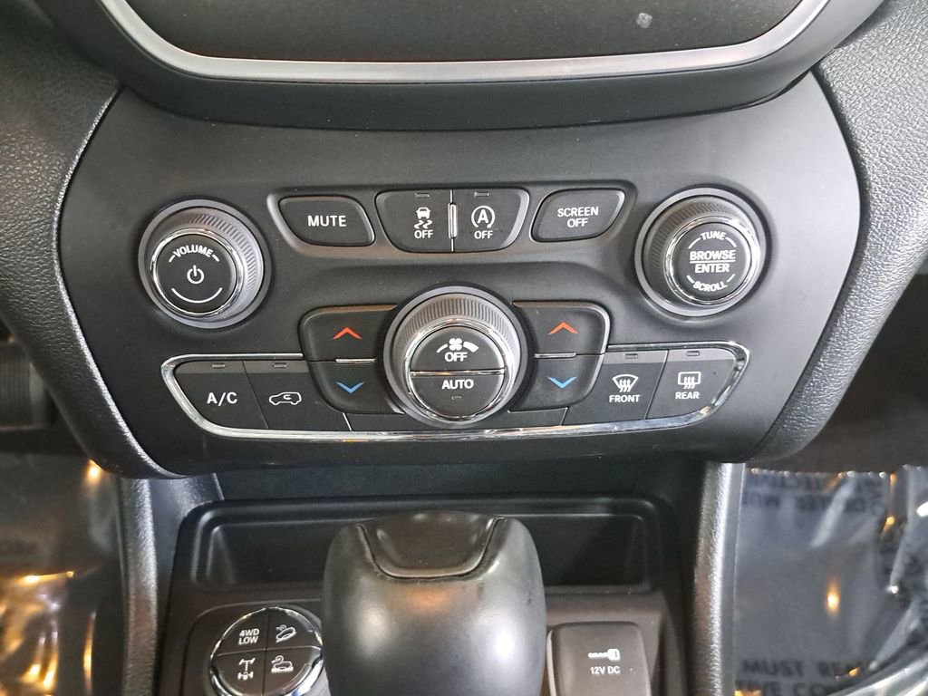 Certified 2022 Jeep Cherokee Trailhawk w/ Comfort/Convenience Group AWD/4WD image 24
