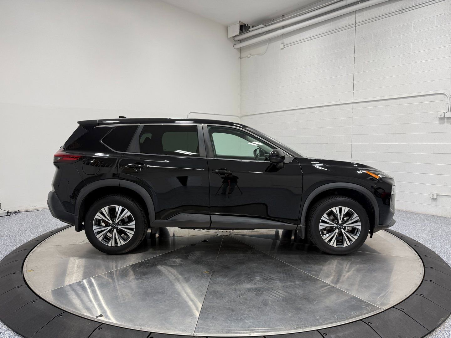 Used 2022 Nissan Rogue SV image 8