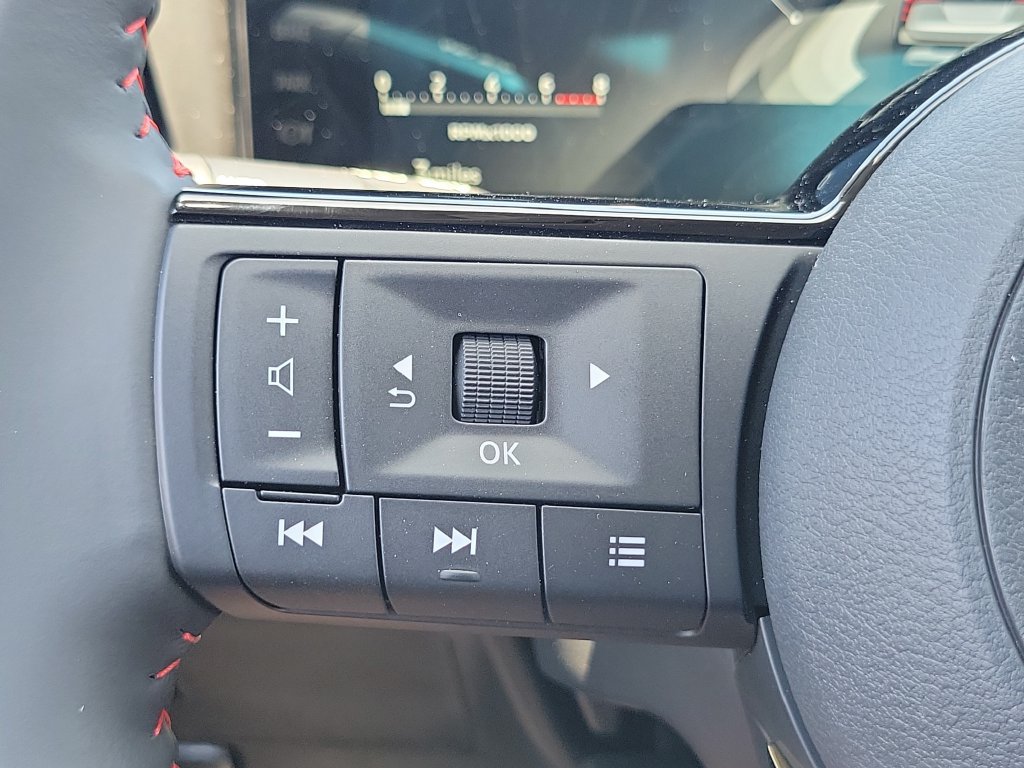 New 2026 Nissan Kicks SR FWD image 5