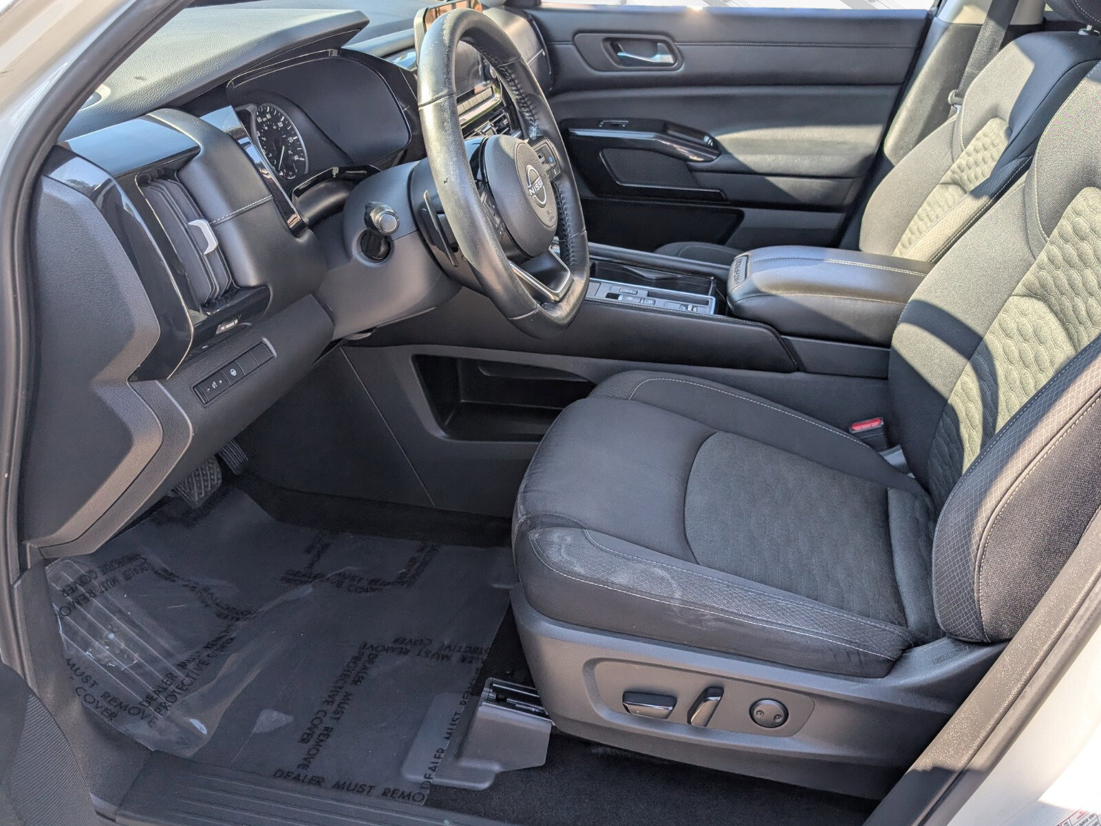 Used 2022 Nissan Pathfinder SV image 9