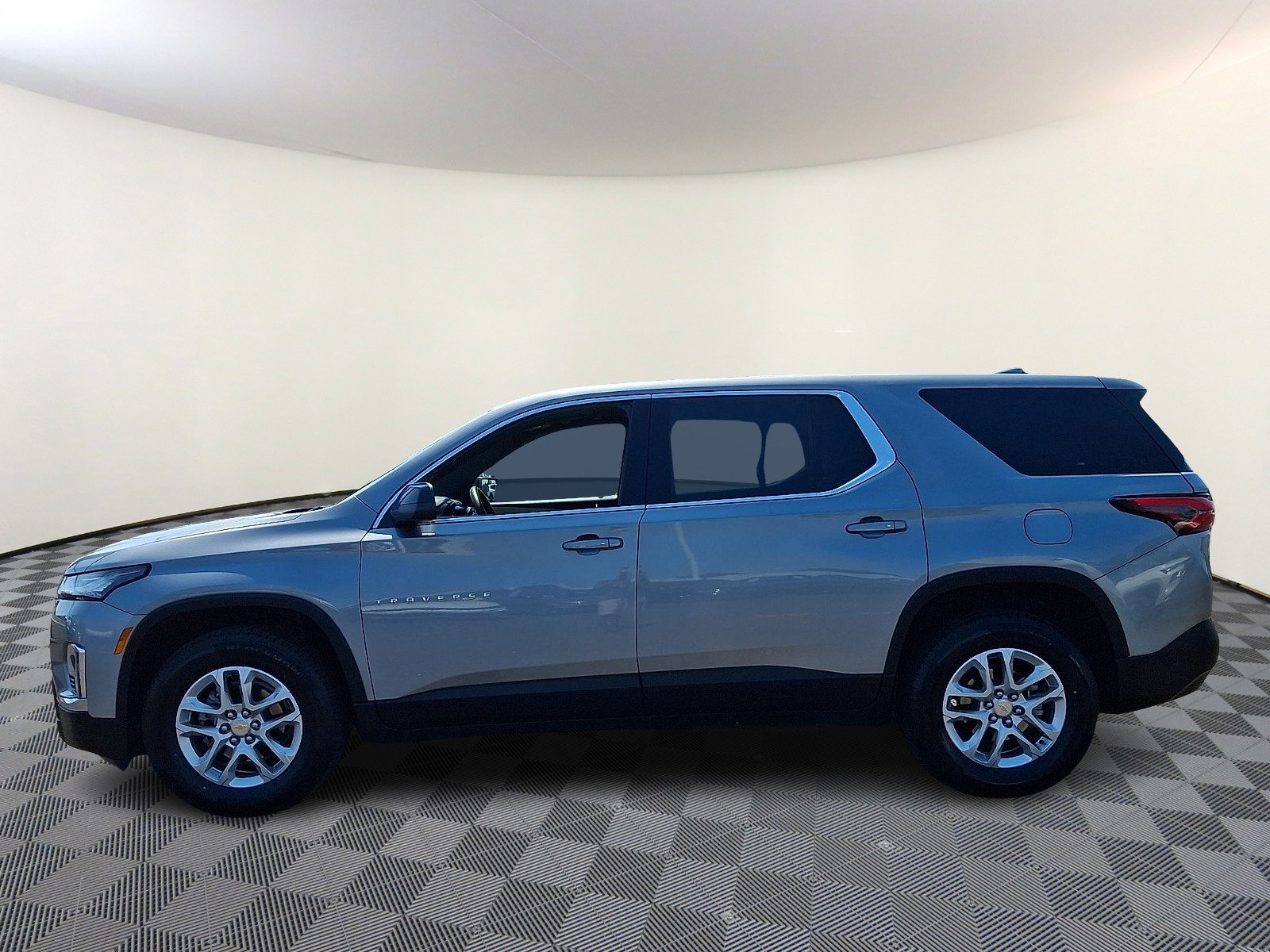 Used 2023 Chevrolet Traverse LS w/ LPO, Floor Liner Package AWD/4WD image 4