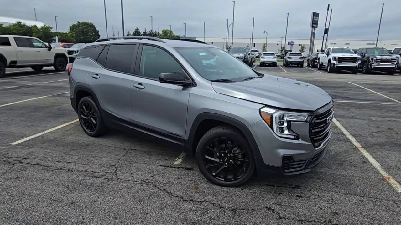 Certified 2024 GMC Terrain SLE w/ Driver Convenience Package FWD image 2