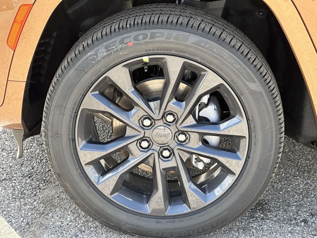 New 2026 Jeep Grand Cherokee Limited AWD/4WD image 8