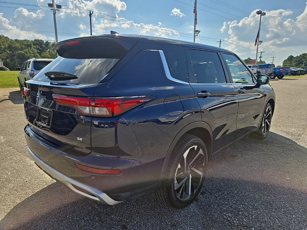 Used 2024 Mitsubishi Outlander SE image 5