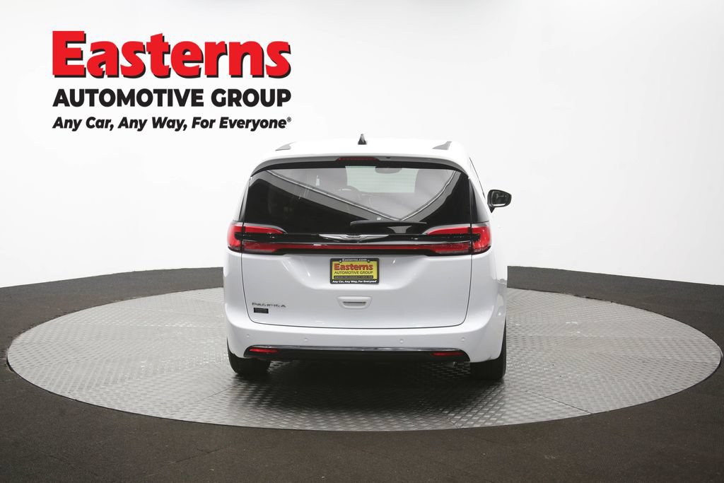 Used 2023 Chrysler Pacifica Touring-L FWD image 39