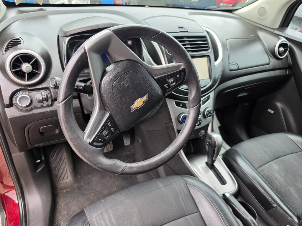 Used 2016 Chevrolet Trax LT w/ LT Sun and Sound Package AWD/4WD image 4