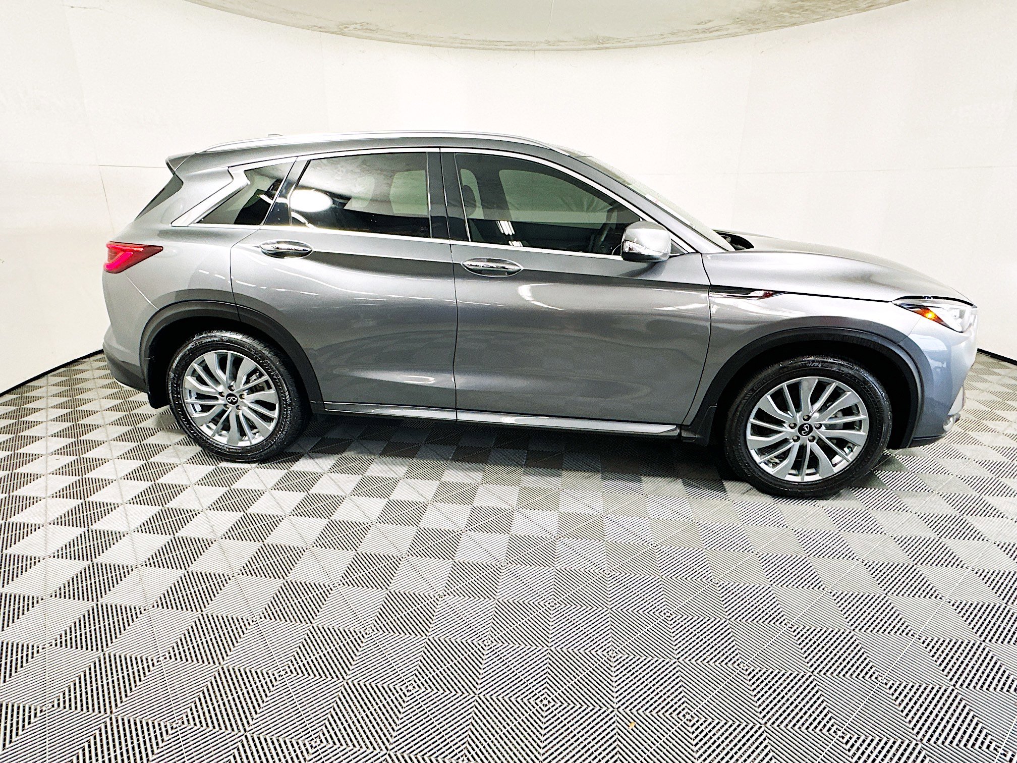 Used 2023 INFINITI QX50 Luxe image 2