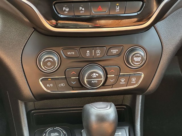 Used 2019 Jeep Cherokee Overland w/ Technology Group AWD/4WD image 20