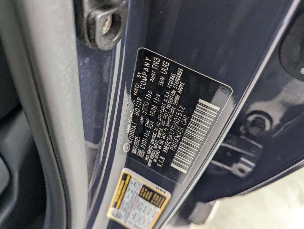Certified 2025 Hyundai Venue Limited FWD image 28