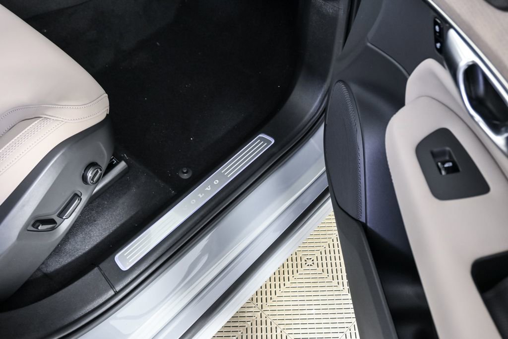 New 2026 Volvo XC90 T8 Plus w/ Protection Package image 26