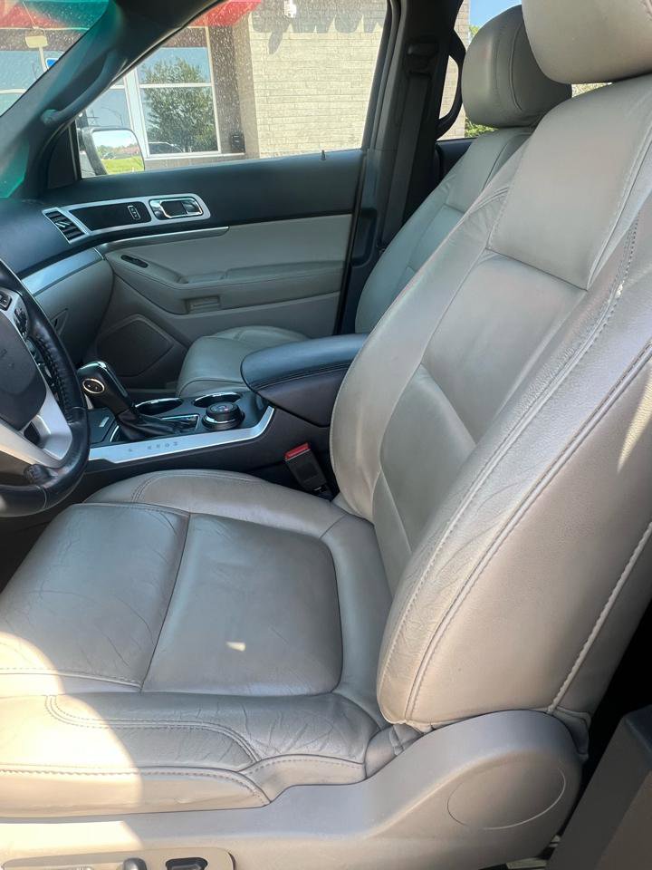 Used 2014 Ford Explorer XLT w/ Equipment Group 202A AWD/4WD image 13