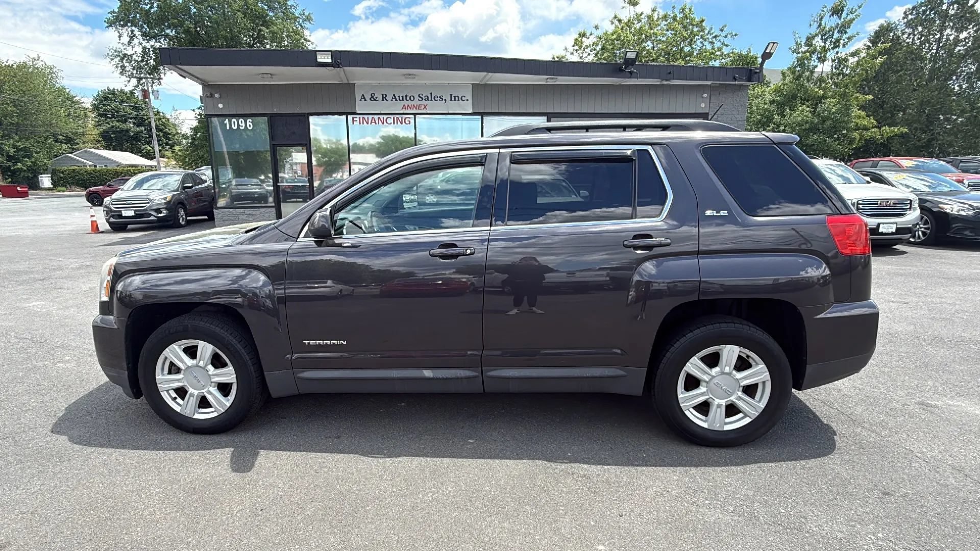 Used 2016 GMC Terrain SLE w/ Driver Alert Package I AWD/4WD image 4