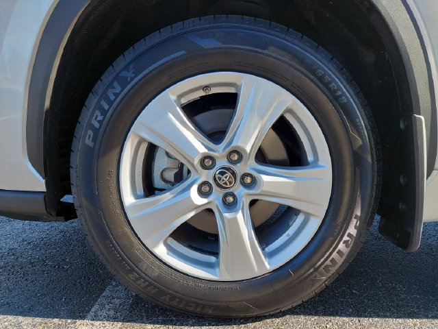 Used 2023 Toyota Highlander L FWD image 32