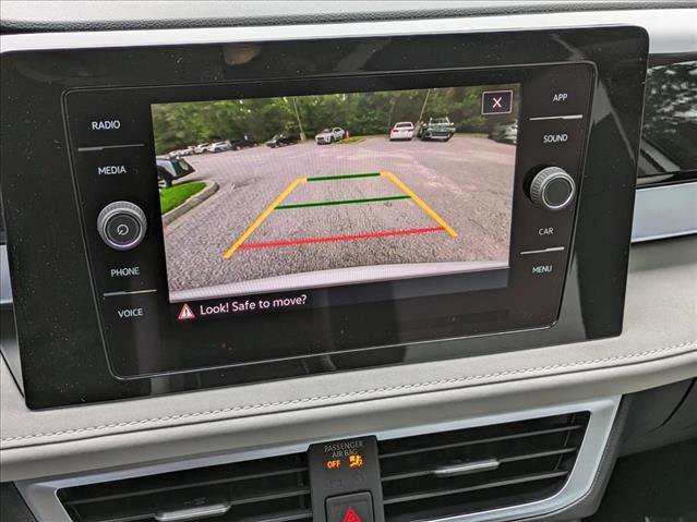 New 2025 Volkswagen Taos SE image 14