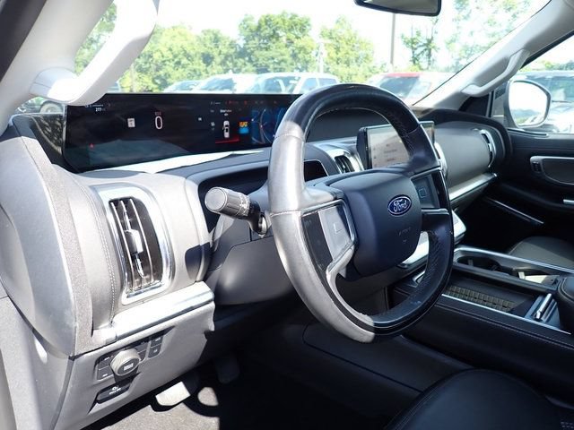 Used 2025 Ford Expedition Max Platinum w/ Driver's Package AWD/4WD image 17