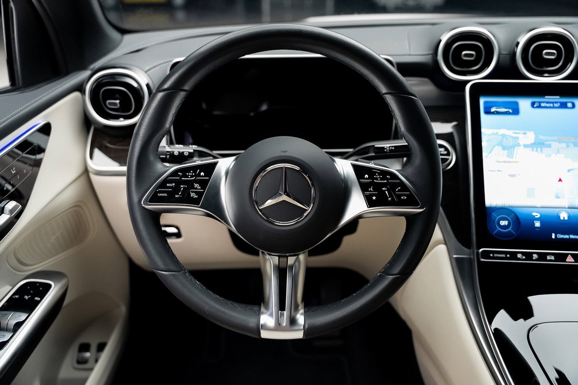 Used 2025 Mercedes-Benz GLC 350e 4MATIC image 44