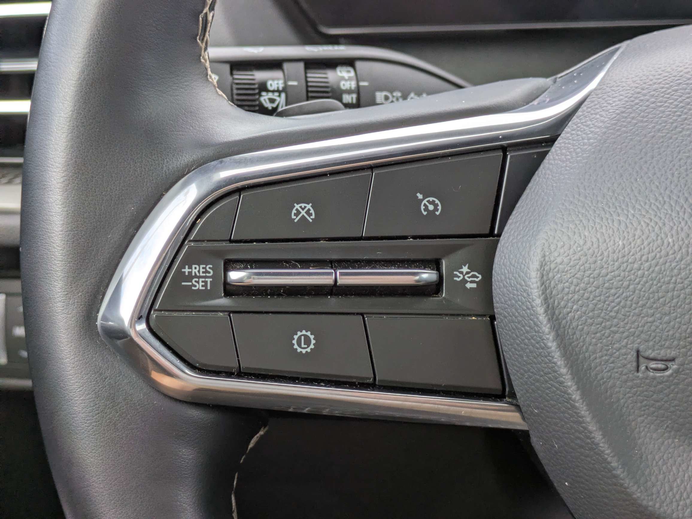 Used 2025 Chevrolet Traverse LT FWD image 22