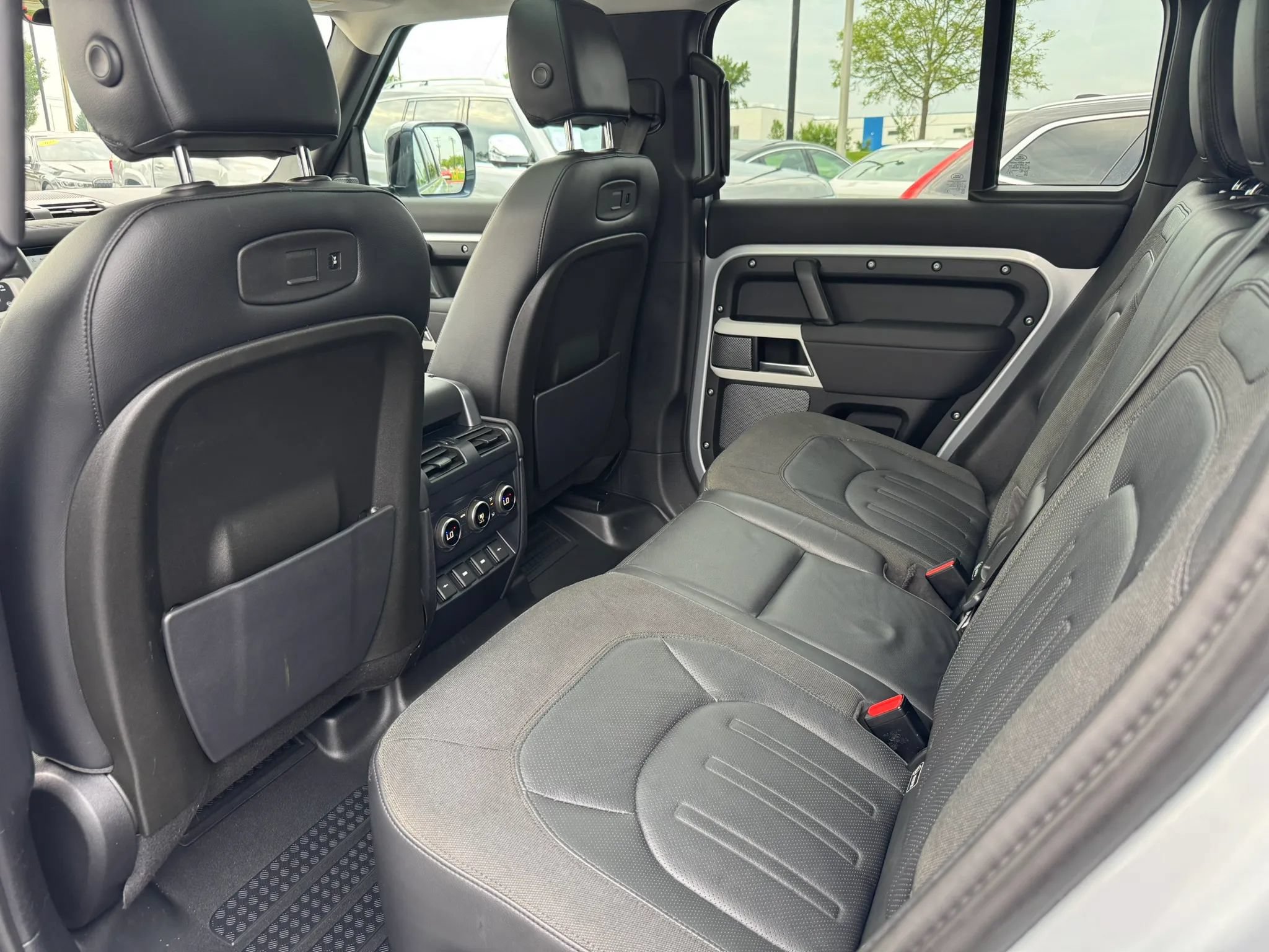 Used 2020 Land Rover Defender 110 HSE AWD/4WD image 13