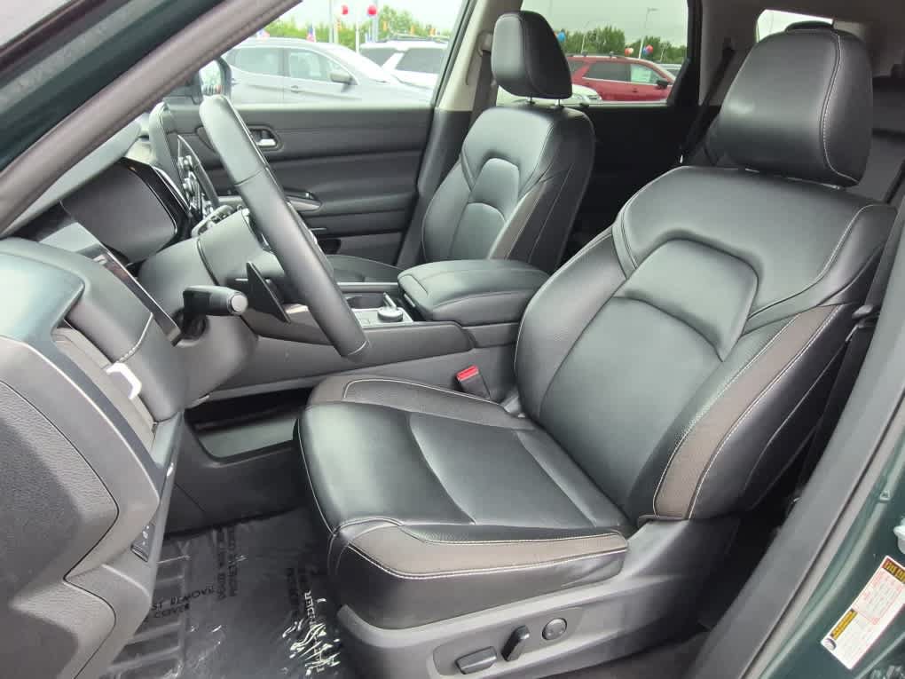 Used 2023 Nissan Pathfinder SL AWD/4WD image 12