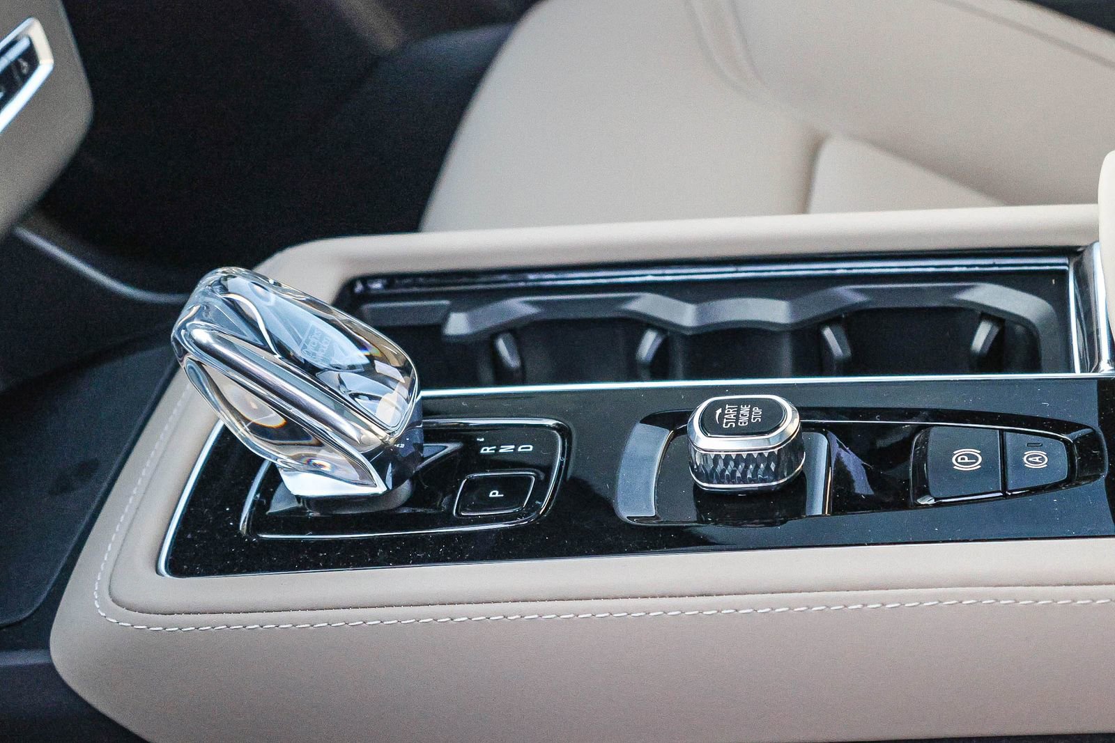 New 2026 Volvo XC90 T8 Plus w/ Protection Package image 29