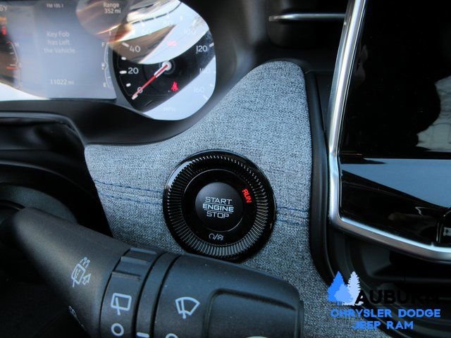 Used 2025 Jeep Compass Sport image 14