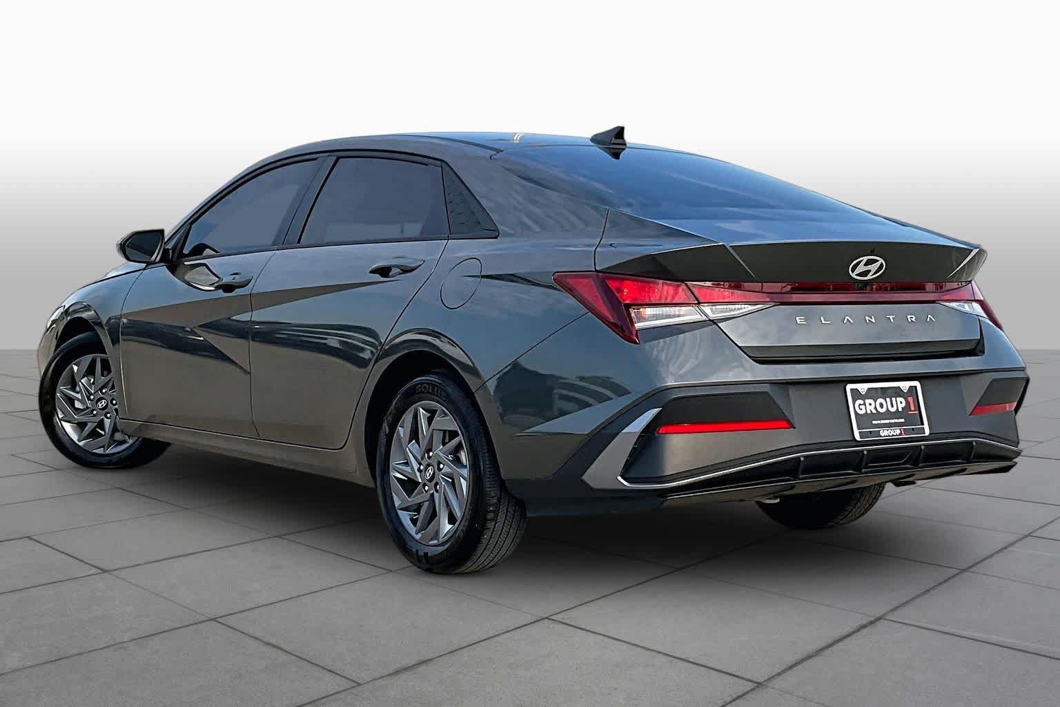 Used 2024 Hyundai Elantra SEL FWD image 12