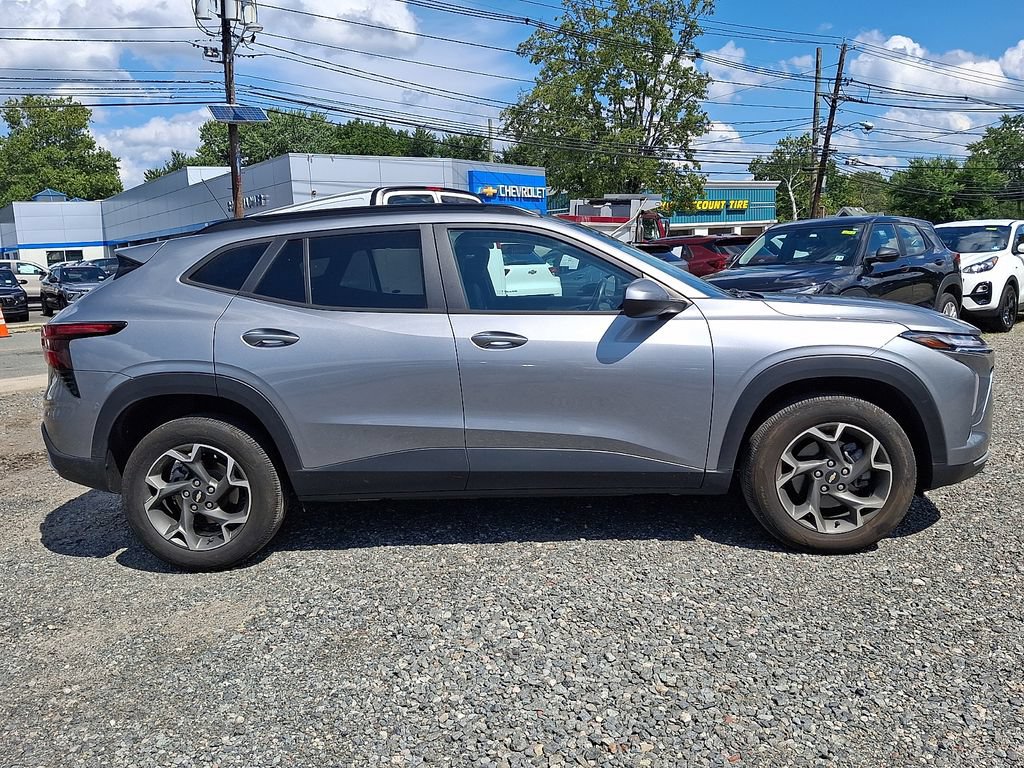 Used 2025 Chevrolet Trax LT w/ Driver Confidence Package FWD image 9