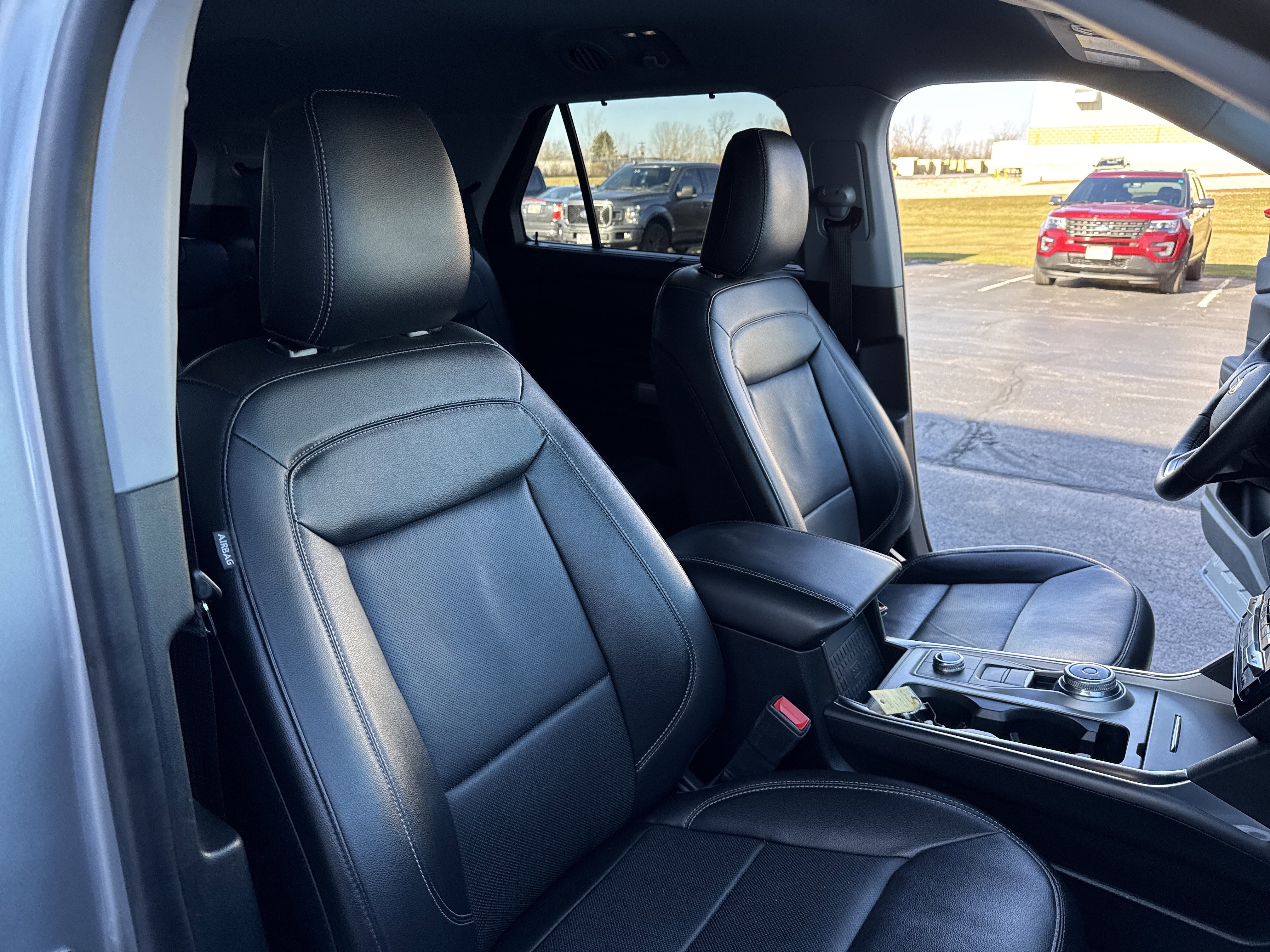 Certified 2022 Ford Explorer Limited AWD/4WD image 30