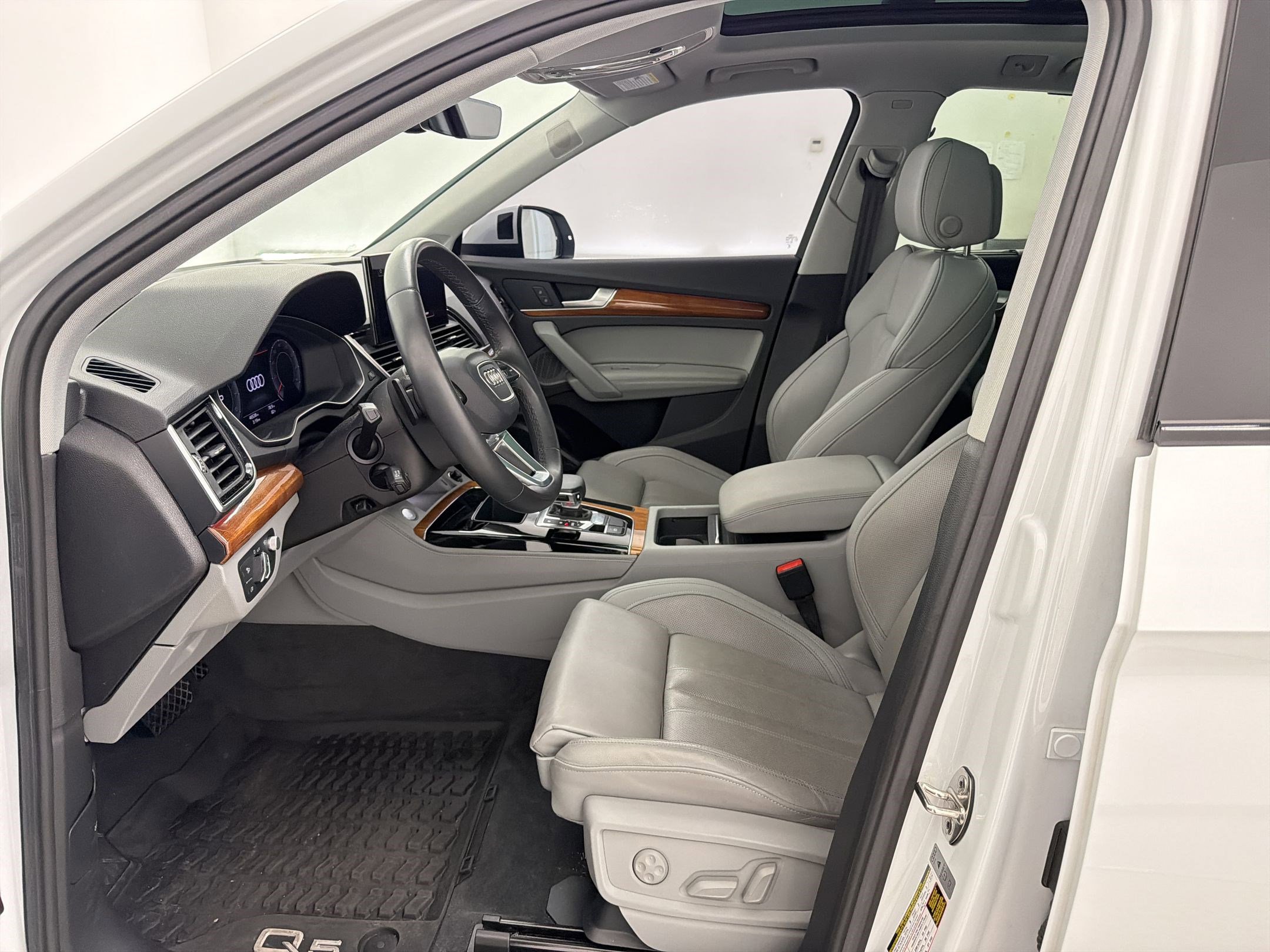 Used 2023 Audi Q5 2.0T Prestige AWD/4WD image 5