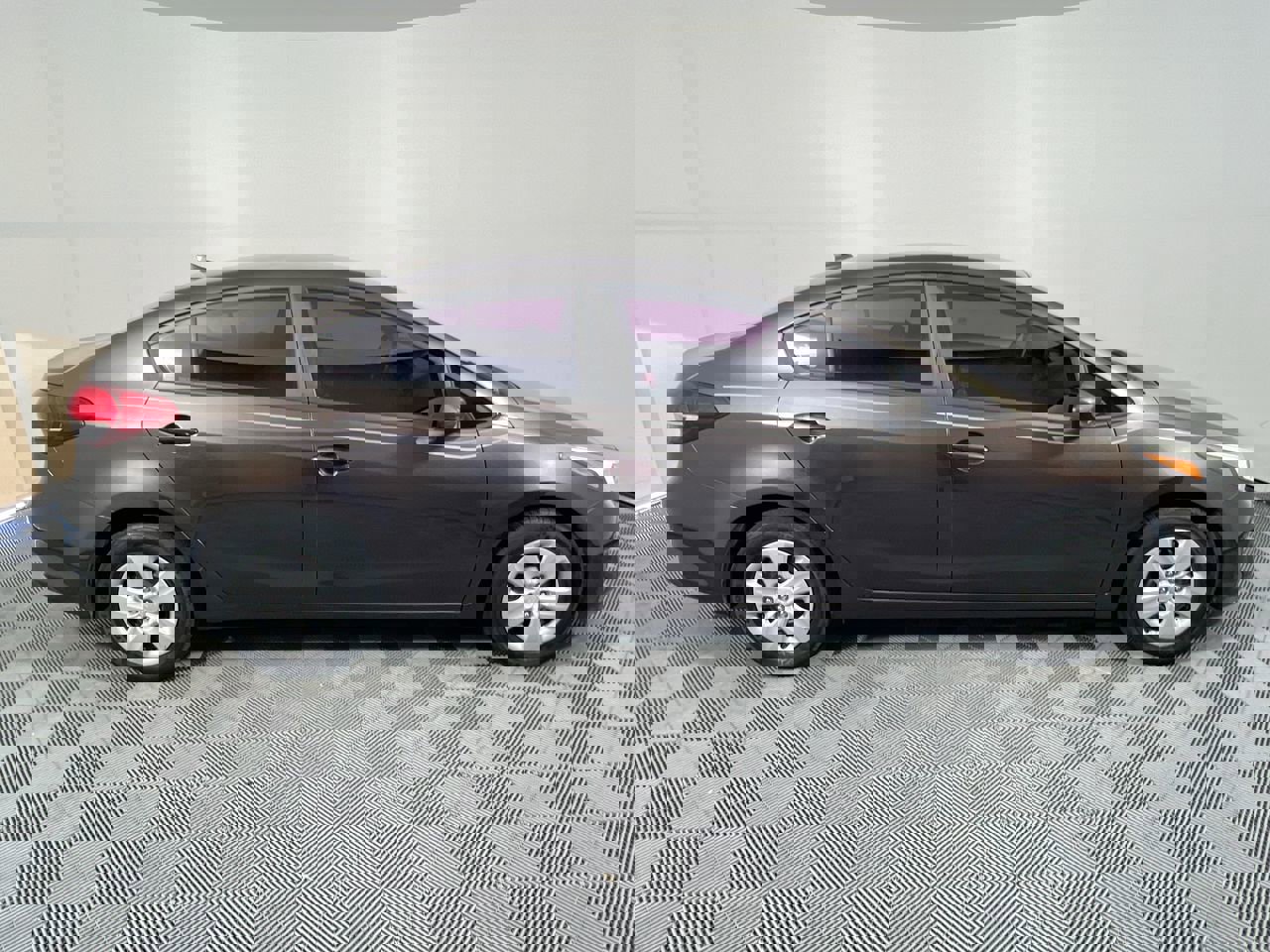 Used 2018 Kia Forte LX image 2