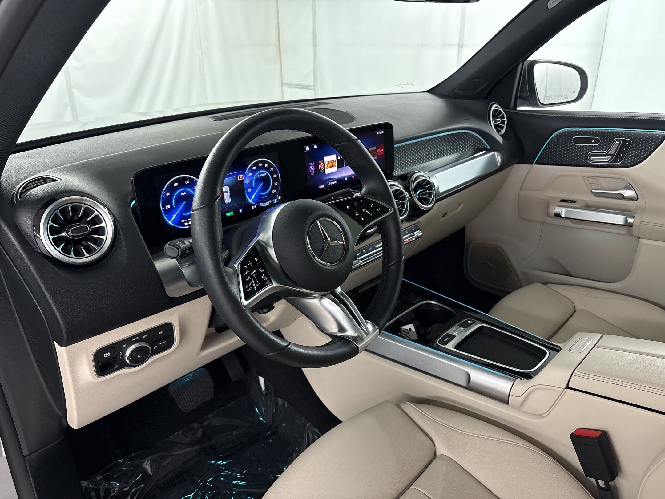 Certified 2024 Mercedes-Benz EQB 300 4MATIC image 4