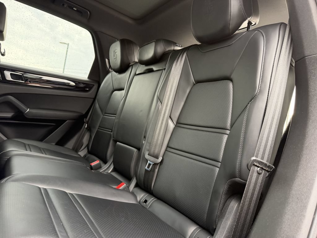 Used 2021 Porsche Cayenne S AWD/4WD image 23