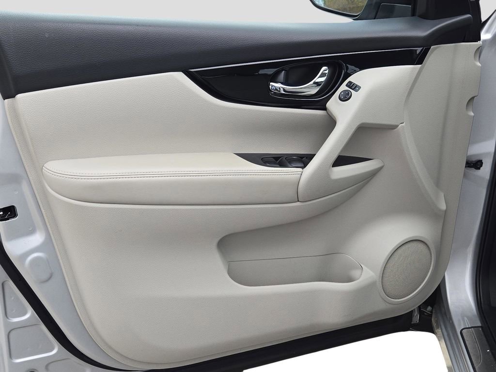 Used 2019 Nissan Rogue Sport SV w/ Technology Package image 15