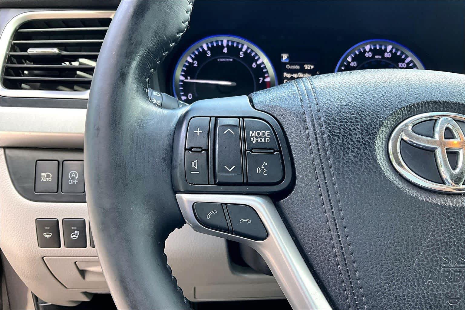 Used 2017 Toyota Highlander Limited Platinum w/ Carpet Mat Package AWD/4WD image 22