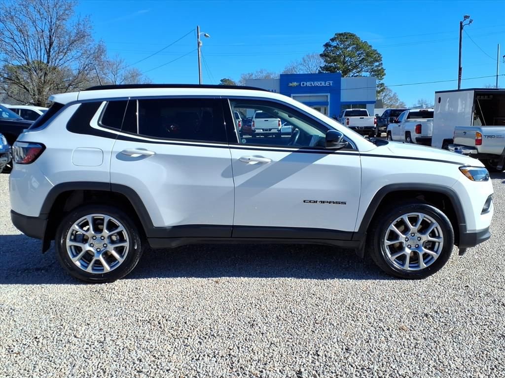 Used 2022 Jeep Compass Latitude image 9